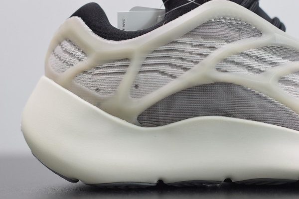 700 V3 - Image 7