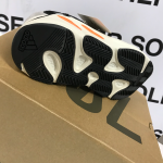 700