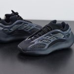 700 V3 BLACK