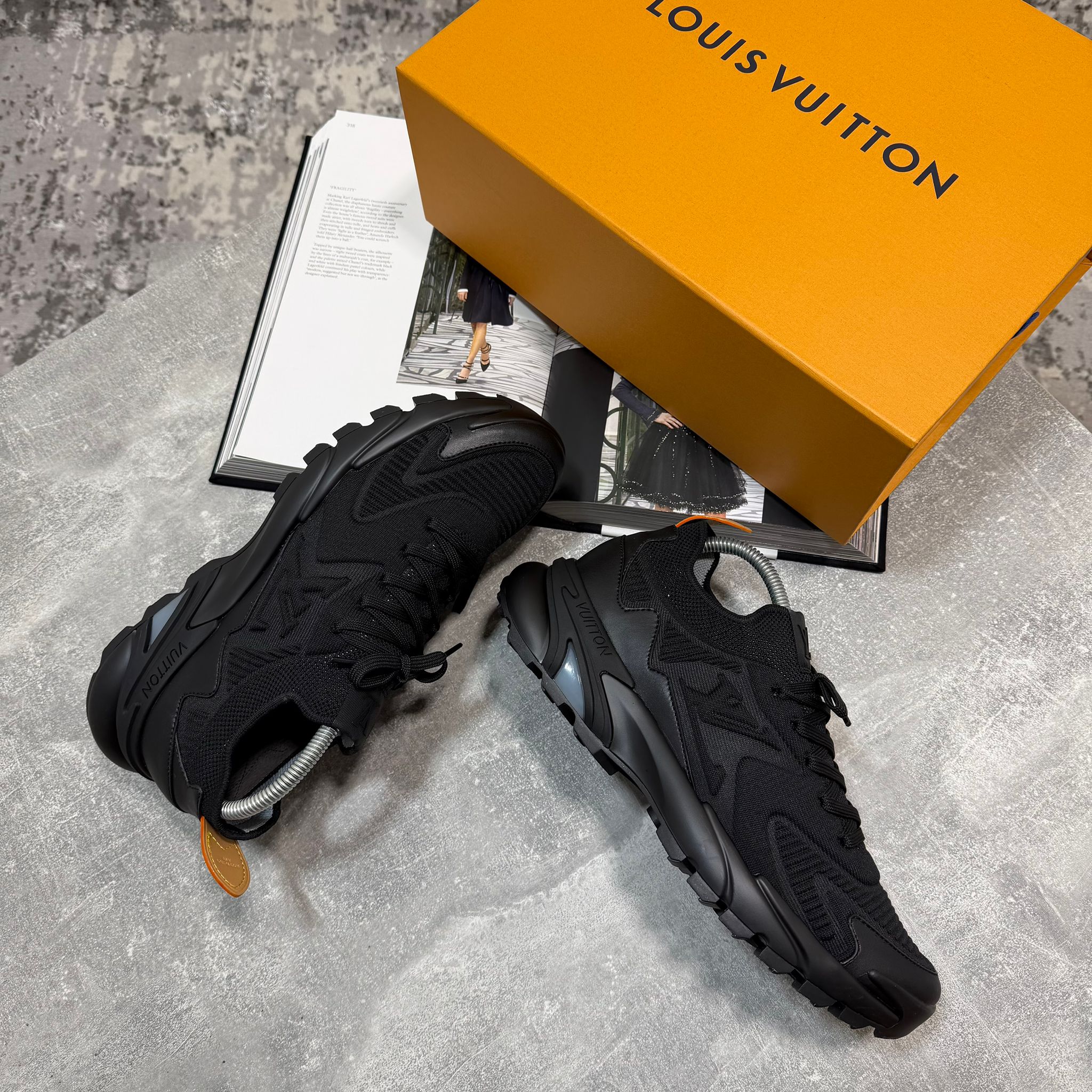 LV Sneaks All Black - Image 7