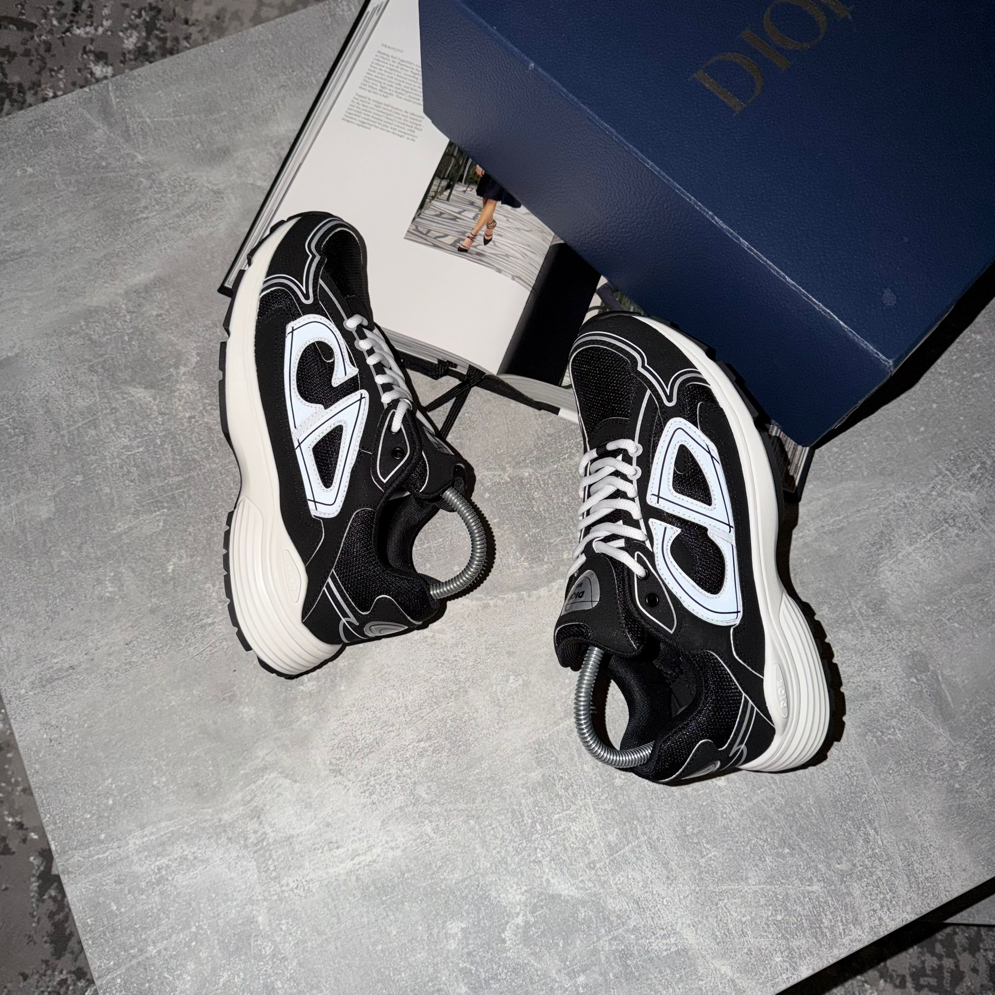 B30 Black n White - Image 3