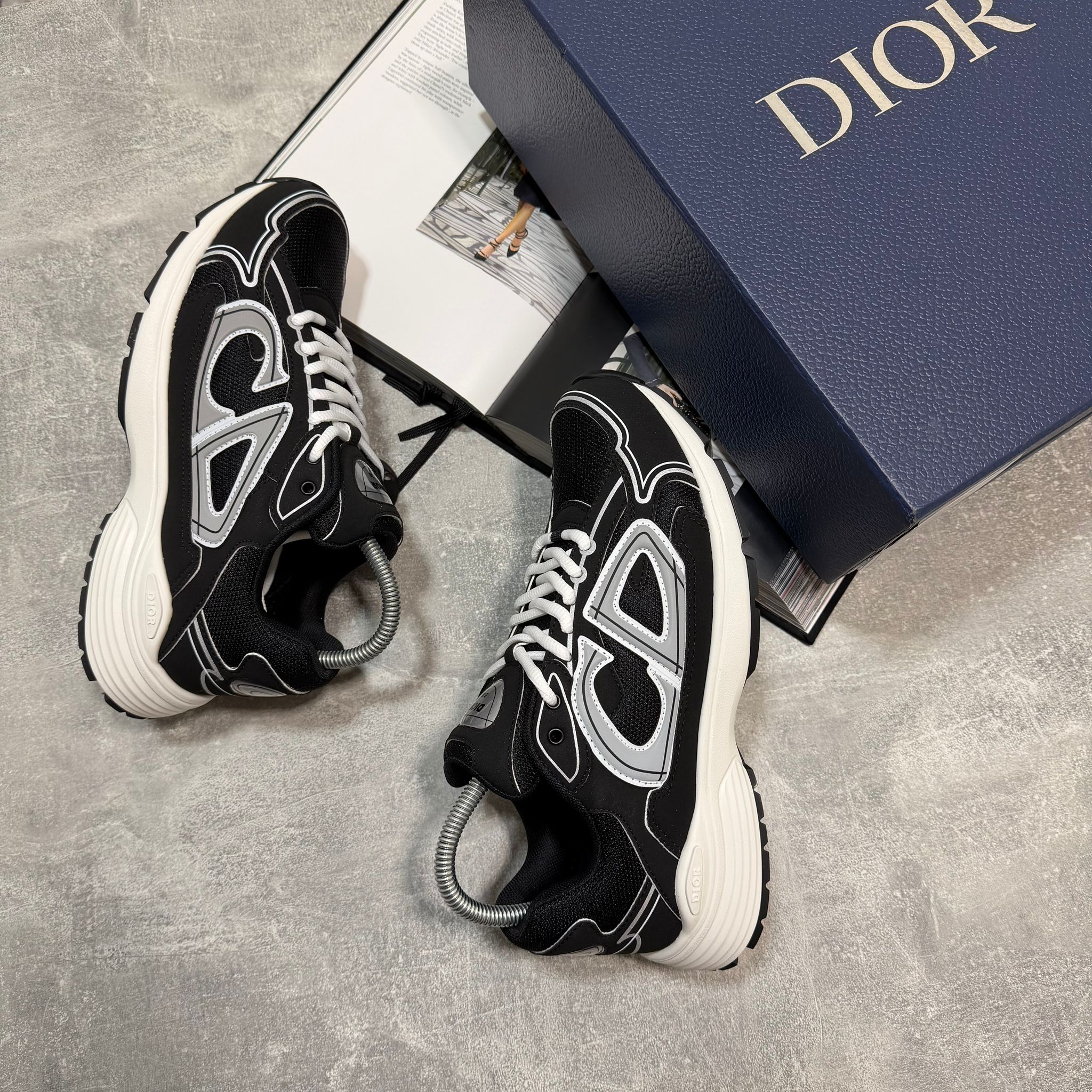 B30 Black n White - Image 2