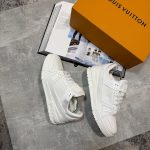 LV sneaks white
