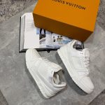 LV sneaks white