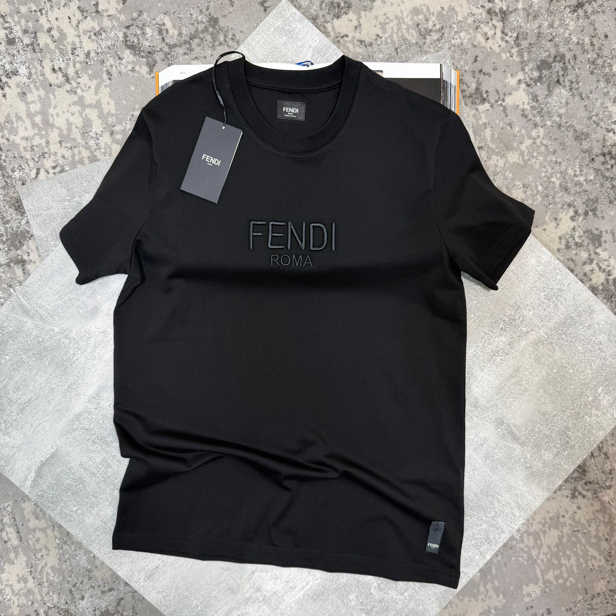 Endi Tshirt Black