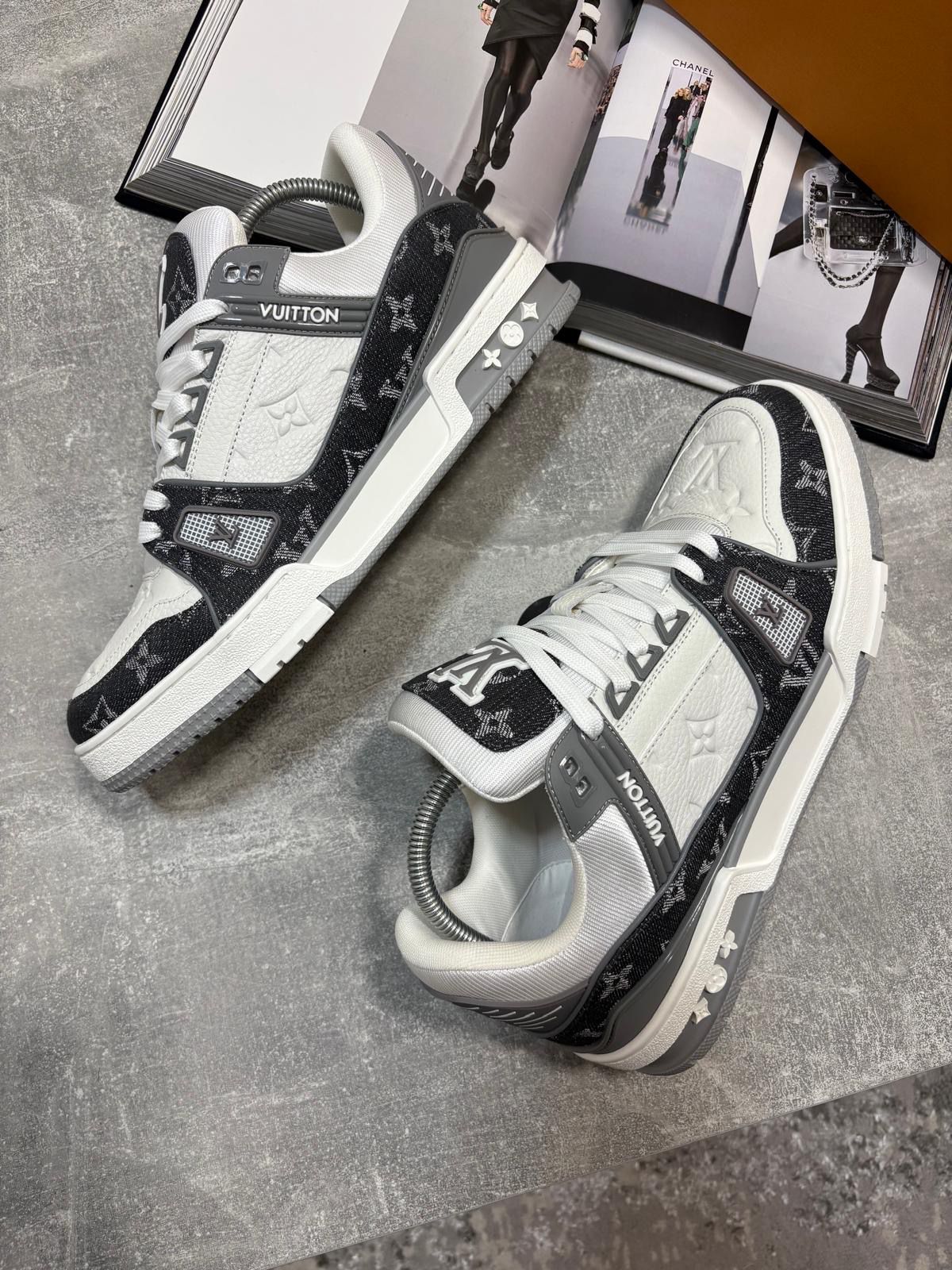 LV Sneaks Grey
