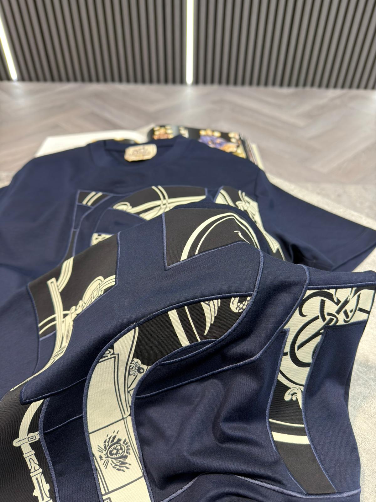 Herm Tshirt Navy - Image 2