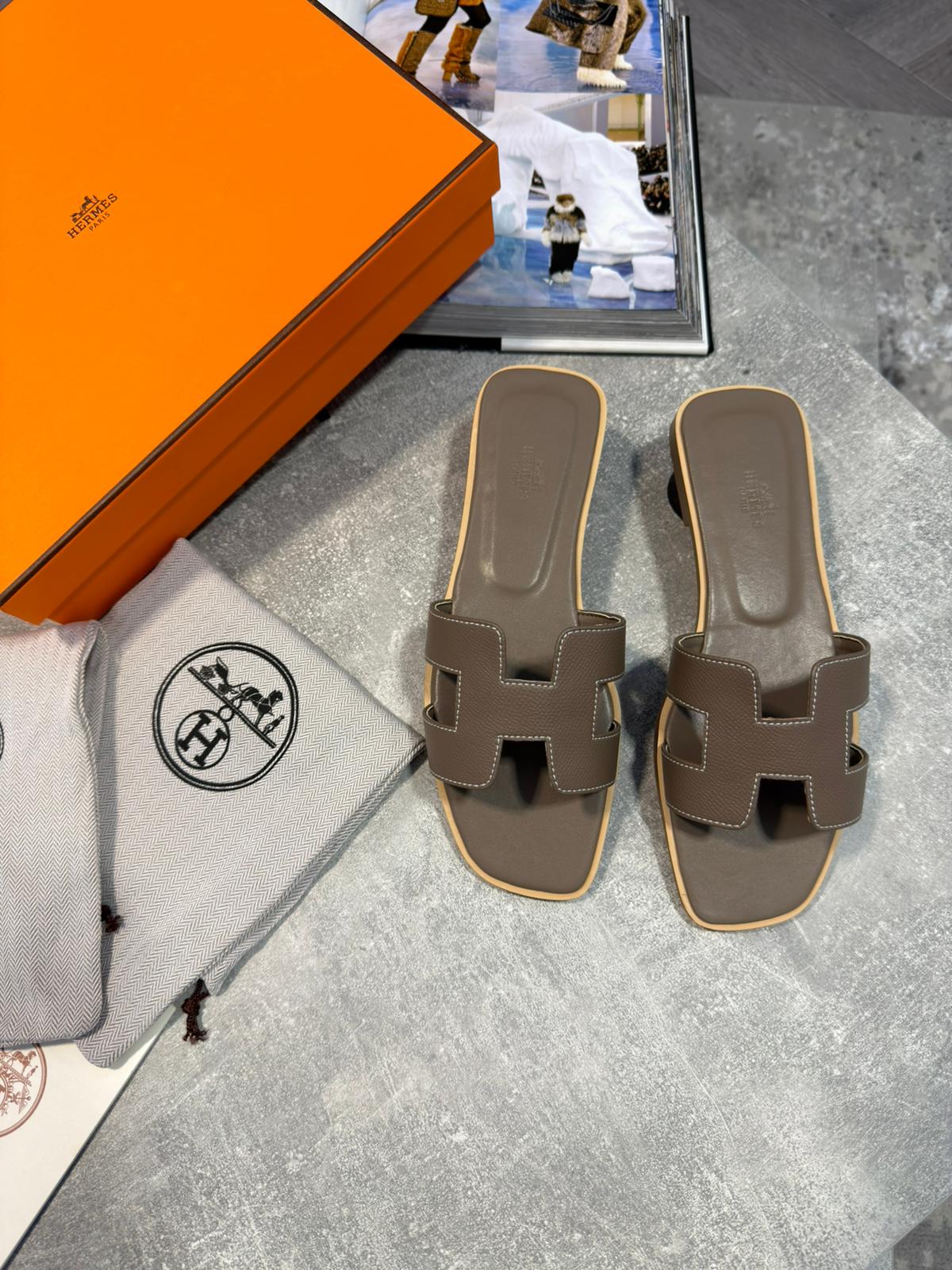Herm Women sliders