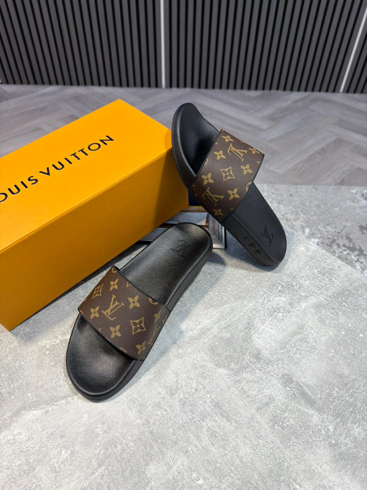 LV Brown Sliders - Image 5