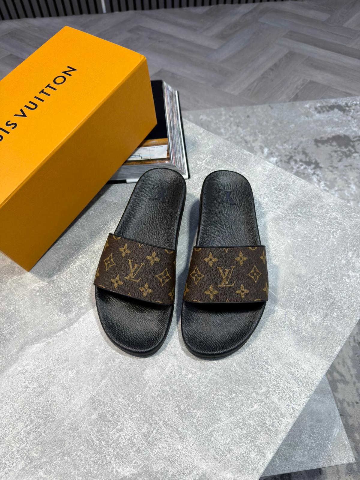 LV Brown Sliders