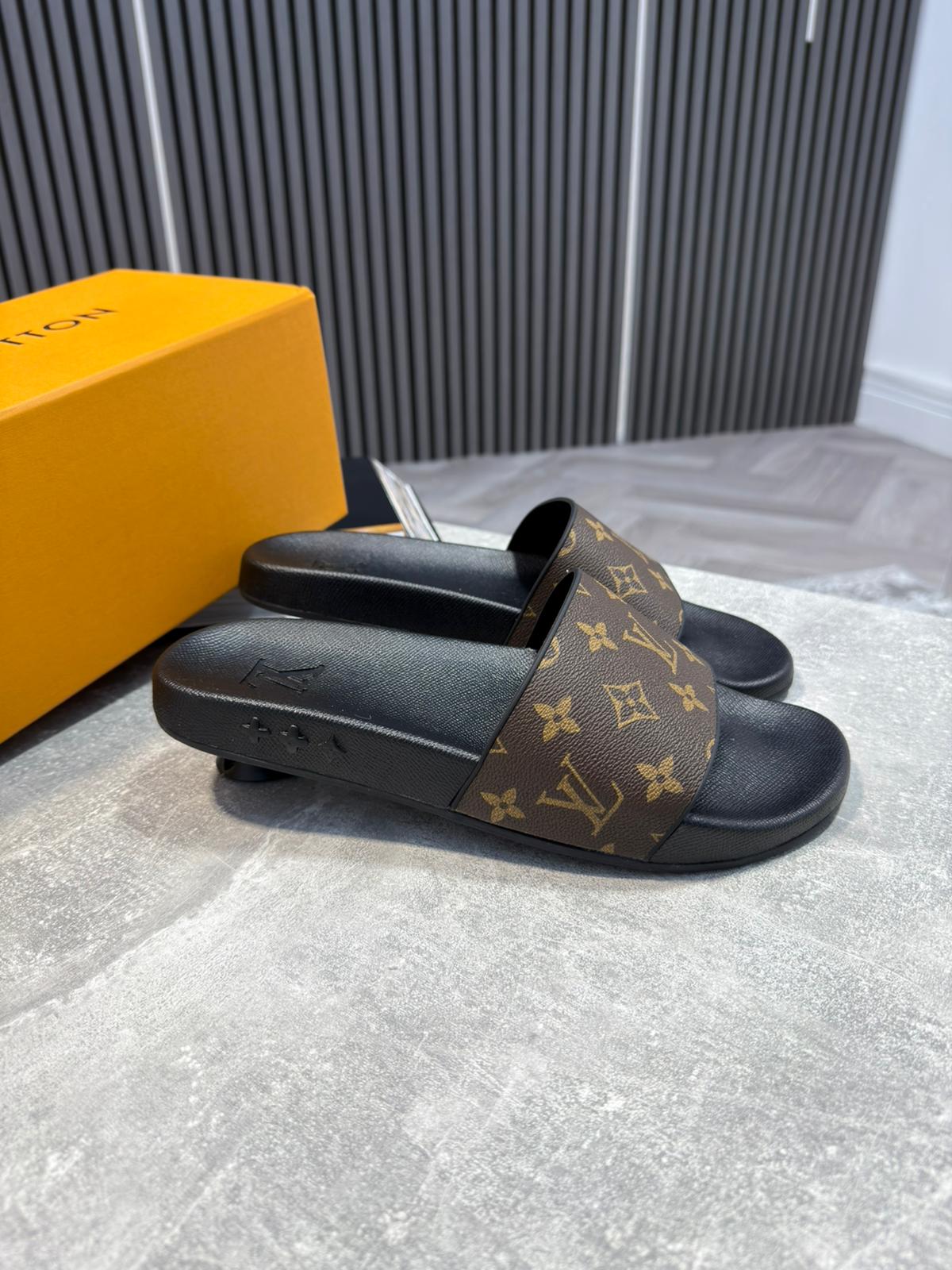 LV Brown Sliders - Image 6