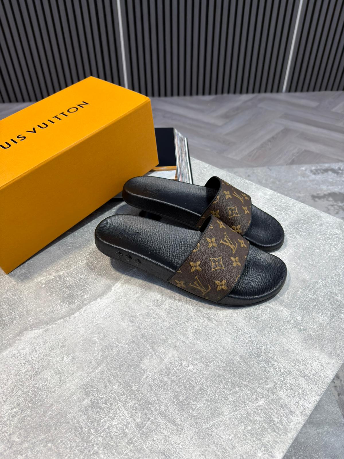 LV Brown Sliders - Image 2