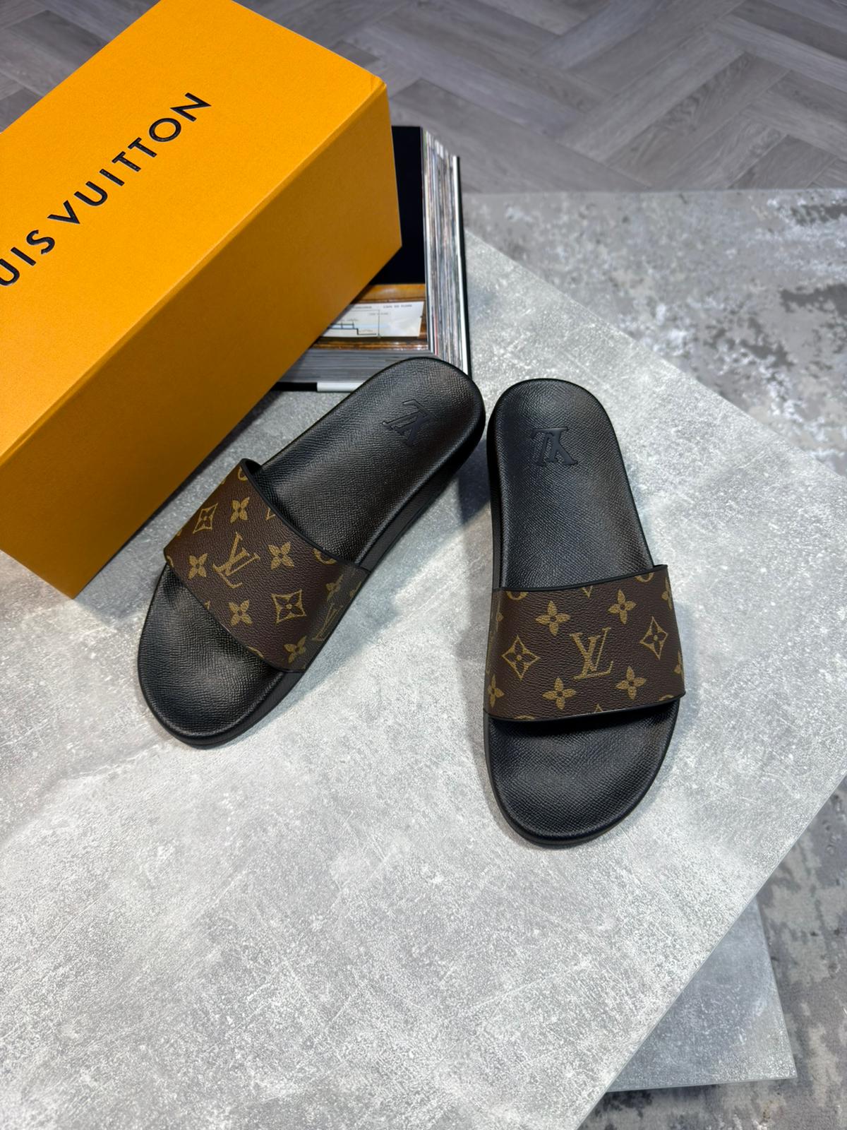 LV Brown Sliders - Image 4