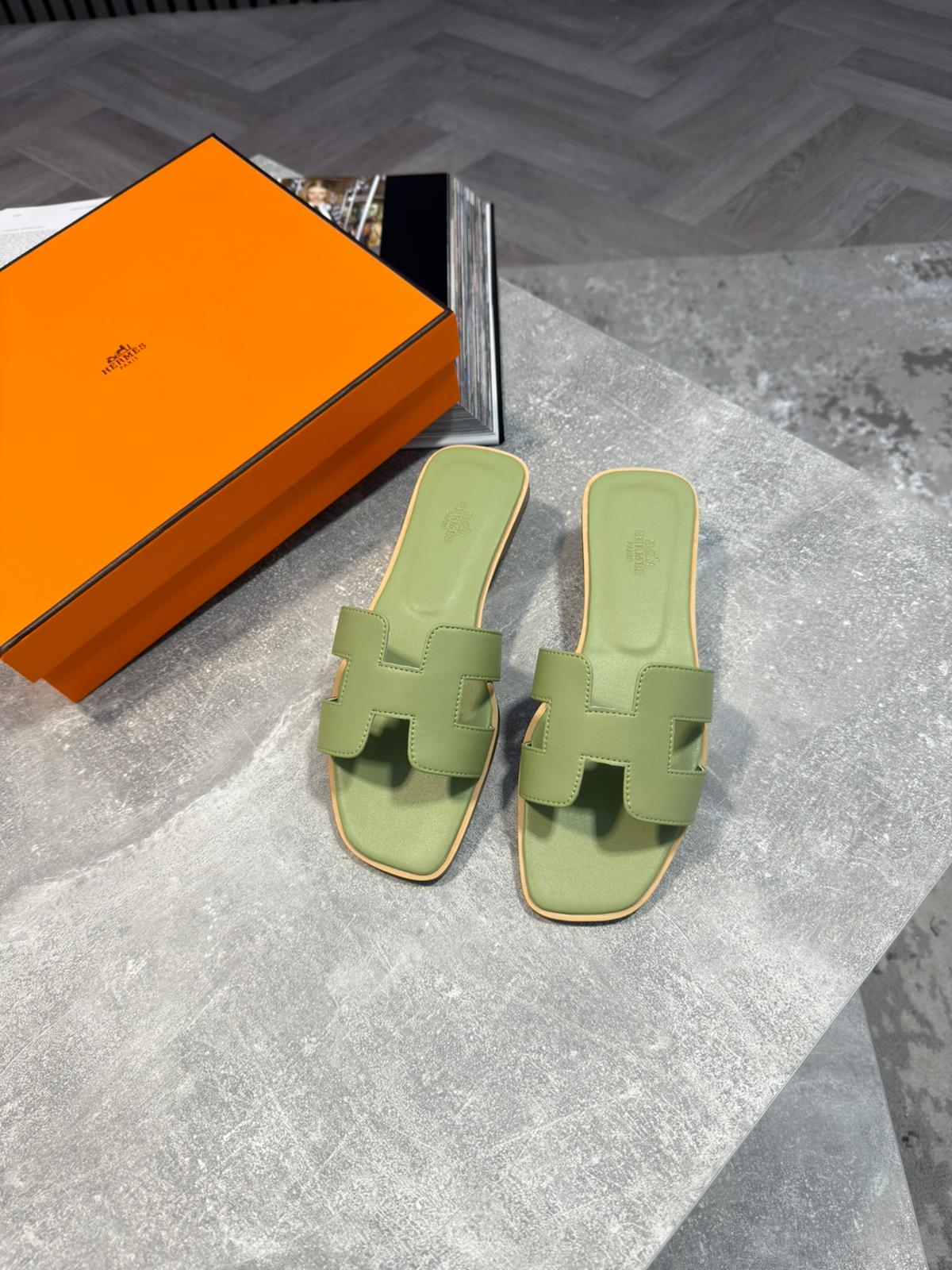Herm Sliders womens