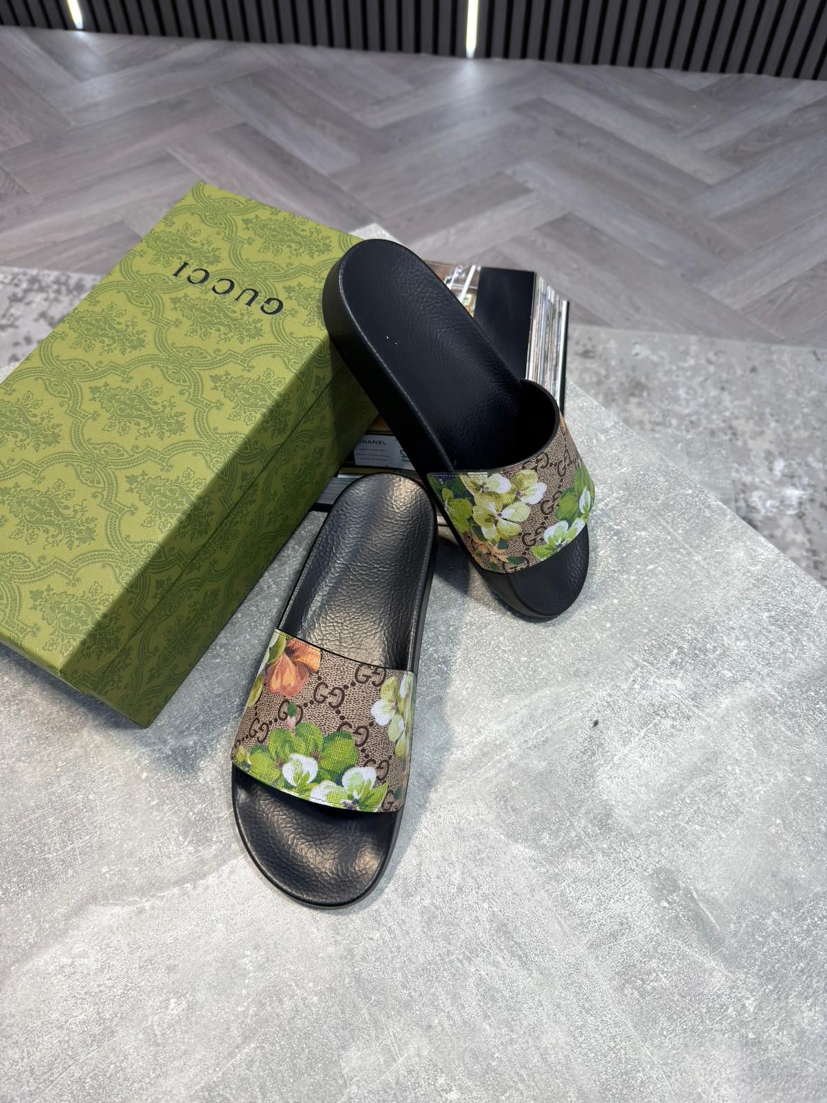 Gucci Sliders Women - Image 2