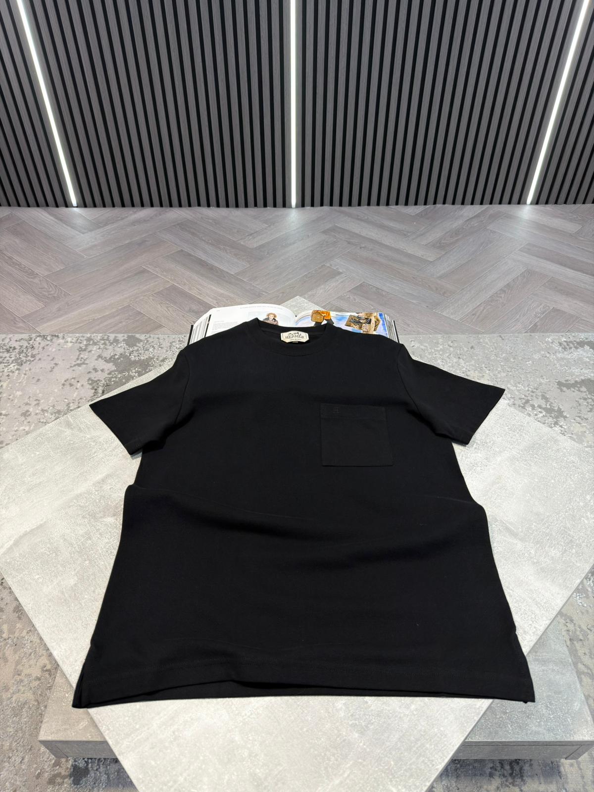 Herm Tshirt Black - Image 2
