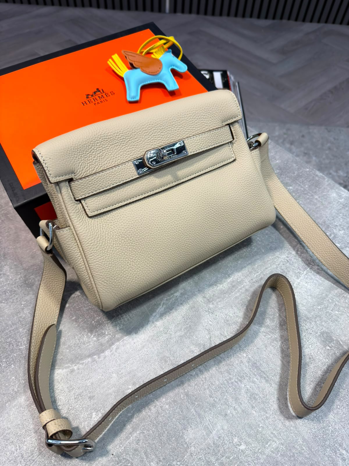 HM Mens Bag Beige - Image 2
