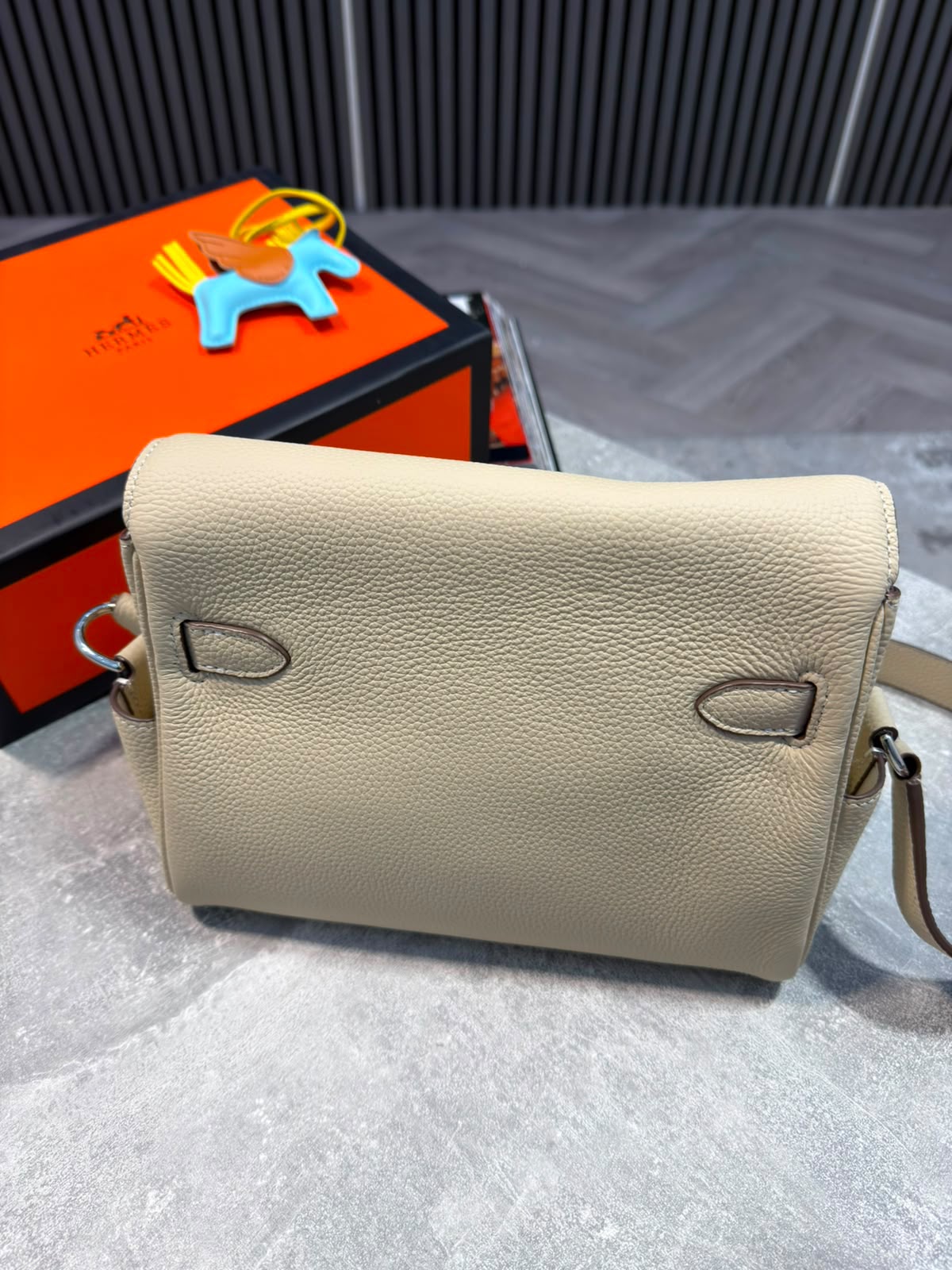 HM Mens Bag Beige - Image 4