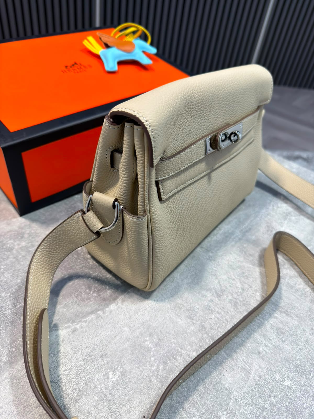 HM Mens Bag Beige - Image 3