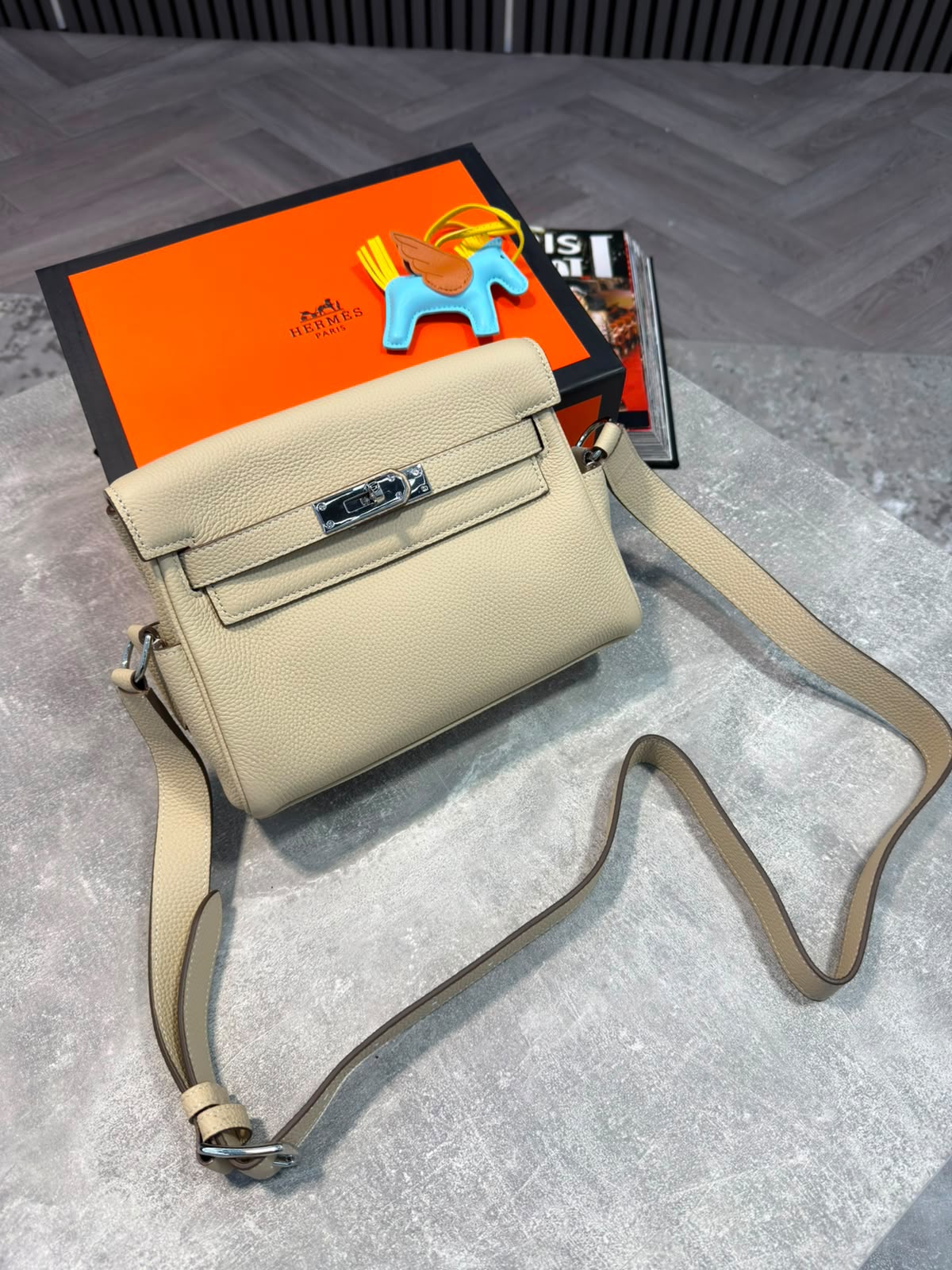 HM Mens Bag Beige - Image 7