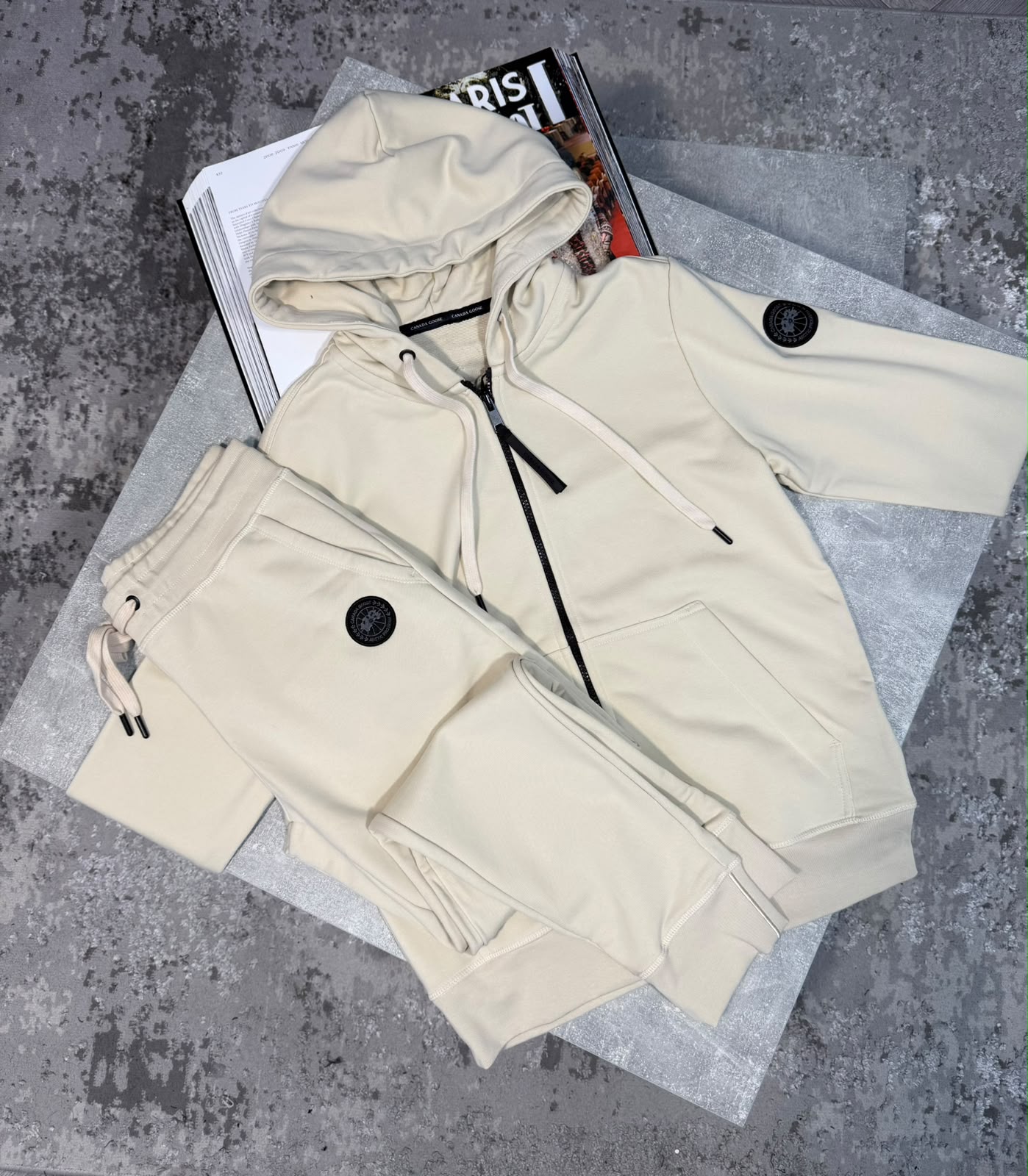 CG tracksuit Beige - black label - Image 2