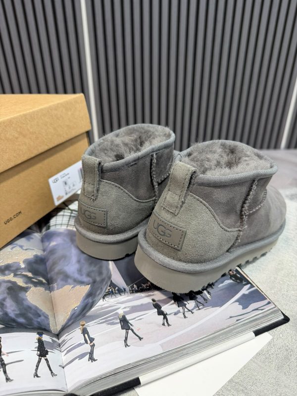 UGG Boots Grey - Image 3
