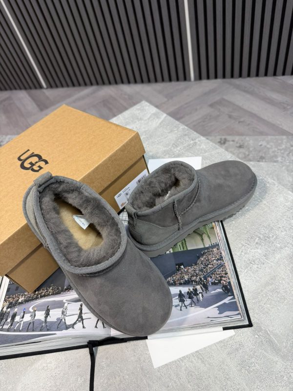UGG Boots Grey - Image 4