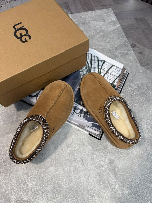 UGG Boots Tan - Image 3