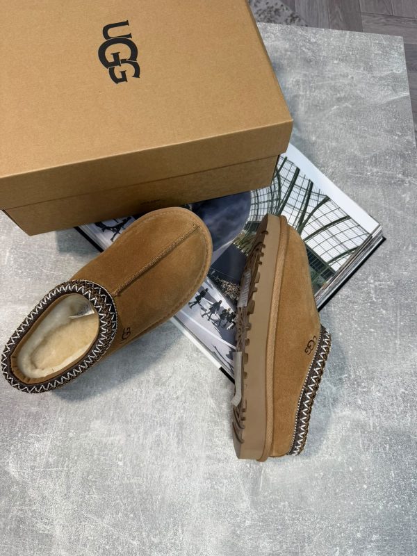 UGG Boots Tan - Image 4