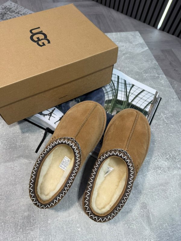 UGG Boots Tan - Image 2