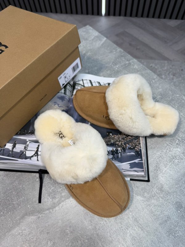 UGG Boots Tan - Image 3