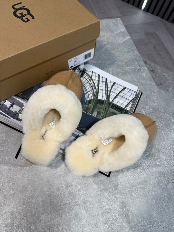 UGG Boots Tan - Image 4