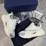 B22 Trainer - White