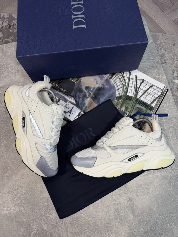B22 Trainer - White